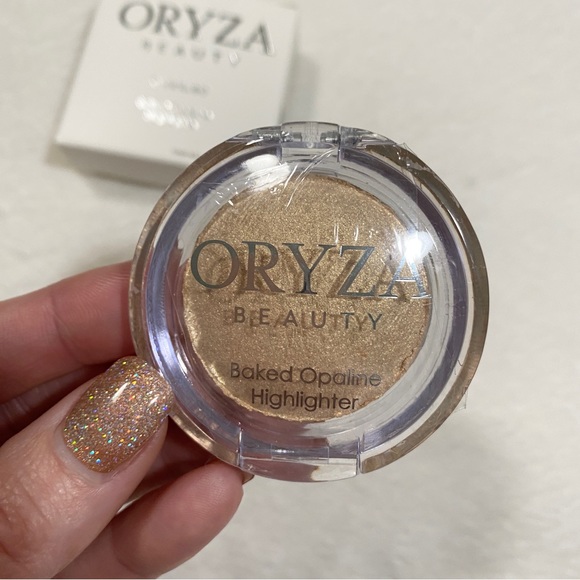 Oryza Beauty Sunkissed Baked Opaline Highlighter - Picture 4 of 4